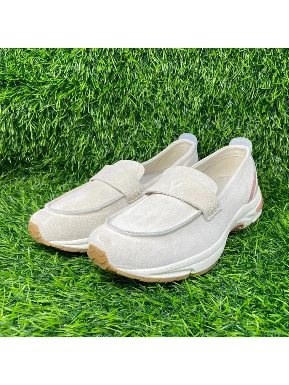 NEW Vionic 23Walk Loafer Women's Size 8 Loafers Slip-Ons Cream Suede 2296